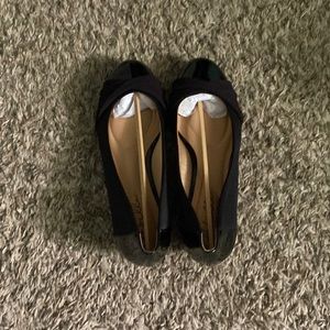 Abella size 9 black flats
